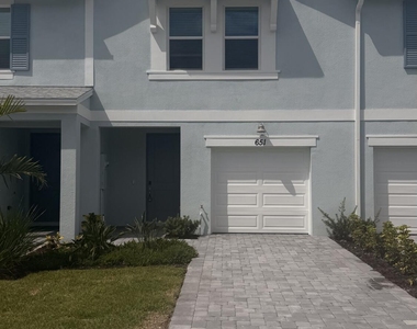 651 Salisbury Circle - Photo Thumbnail 1