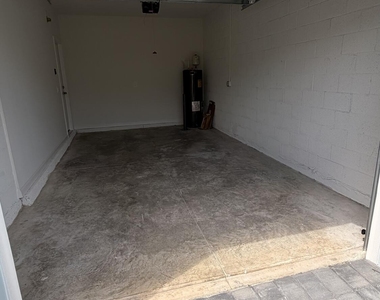 651 Salisbury Circle - Photo Thumbnail 6