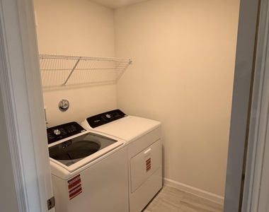 651 Salisbury Circle - Photo Thumbnail 16