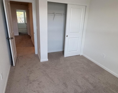 651 Salisbury Circle - Photo Thumbnail 14