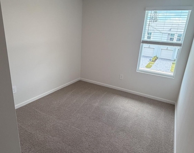 651 Salisbury Circle - Photo Thumbnail 15