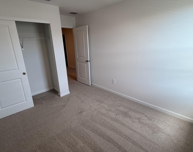 651 Salisbury Circle - Photo Thumbnail 13