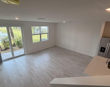 651 Salisbury Circle - Photo Thumbnail 10