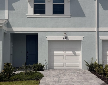 651 Salisbury Circle - Photo Thumbnail 2