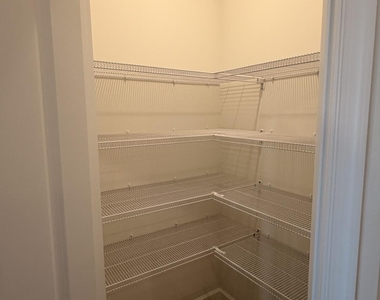 651 Salisbury Circle - Photo Thumbnail 8