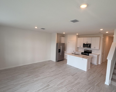 651 Salisbury Circle - Photo Thumbnail 9