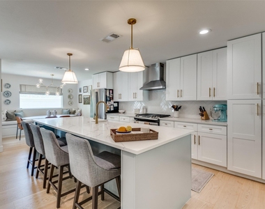 6920 Winchester Street - Photo Thumbnail 6