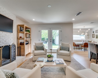 6920 Winchester Street - Photo Thumbnail 4