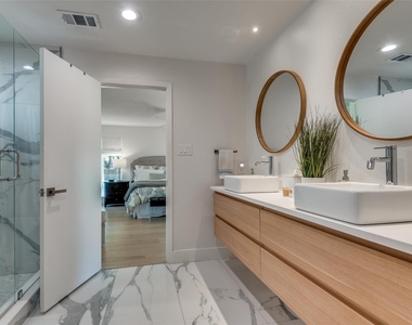 6920 Winchester Street - Photo Thumbnail 10