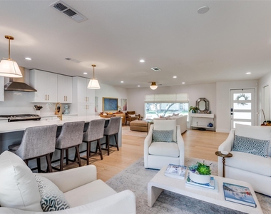 6920 Winchester Street - Photo Thumbnail 3