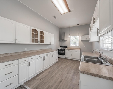 401 S Anglin Street - Photo Thumbnail 8