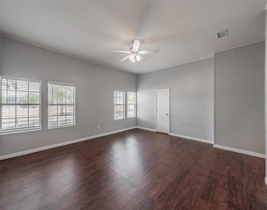 401 S Anglin Street - Photo Thumbnail 18