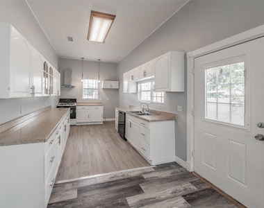 401 S Anglin Street - Photo Thumbnail 9