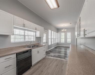 401 S Anglin Street - Photo Thumbnail 4