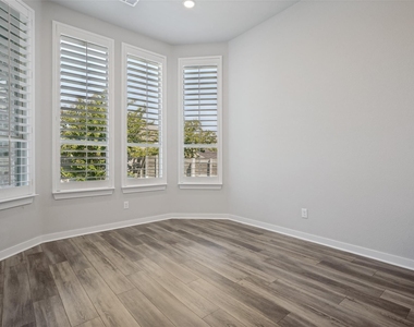 817 Nuthatch Court - Photo Thumbnail 10