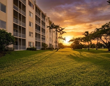 3500 Oaks Clubhouse Drive - Photo Thumbnail 21