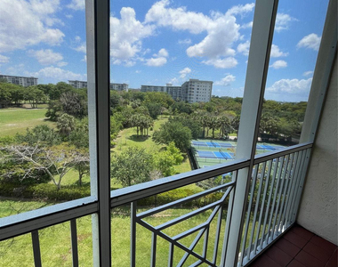 3500 Oaks Clubhouse Drive - Photo Thumbnail 14