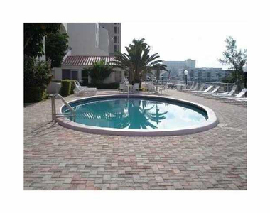 2840 Ne 14th Street Causeway - Photo Thumbnail 3