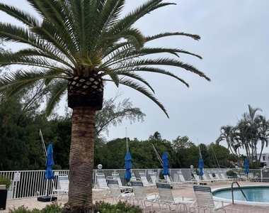 2840 Ne 14th Street Causeway - Photo Thumbnail 1
