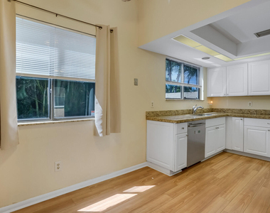 1080 Nw 19th Terrace - Photo Thumbnail 21