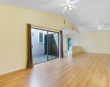 1080 Nw 19th Terrace - Photo Thumbnail 12