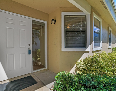 1080 Nw 19th Terrace - Photo Thumbnail 5