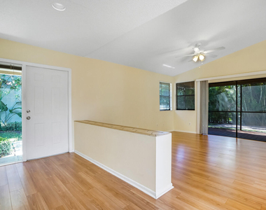 1080 Nw 19th Terrace - Photo Thumbnail 10