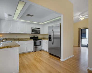 1080 Nw 19th Terrace - Photo Thumbnail 22