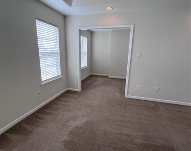 2340 Wexford Way - Photo Thumbnail 3