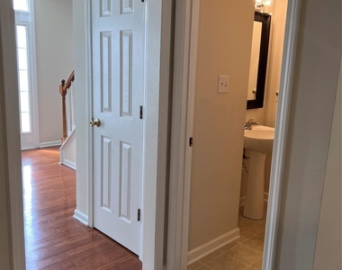 2340 Wexford Way - Photo Thumbnail 29