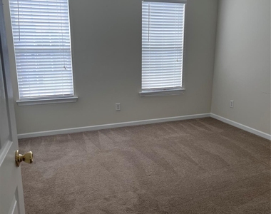 2340 Wexford Way - Photo Thumbnail 14