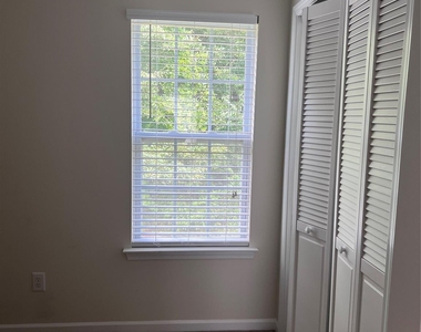 2340 Wexford Way - Photo Thumbnail 15