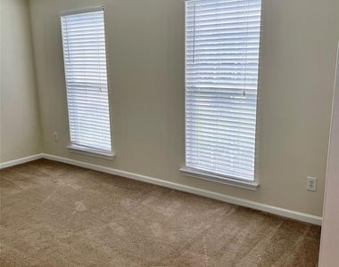 2340 Wexford Way - Photo Thumbnail 24