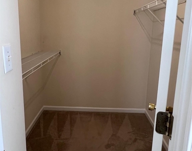 2340 Wexford Way - Photo Thumbnail 10