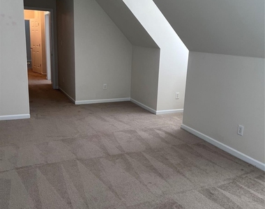2340 Wexford Way - Photo Thumbnail 11