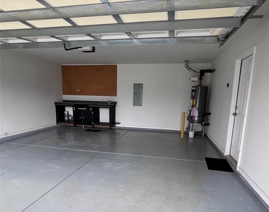 2340 Wexford Way - Photo Thumbnail 2