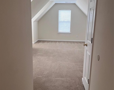 2340 Wexford Way - Photo Thumbnail 17