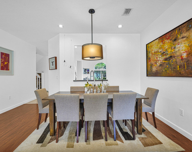 616 W Palm Aire Drive - Photo Thumbnail 4