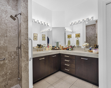 616 W Palm Aire Drive - Photo Thumbnail 7