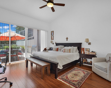 616 W Palm Aire Drive - Photo Thumbnail 5