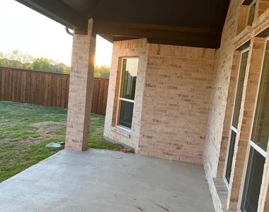 504 Christie Crossing - Photo Thumbnail 7