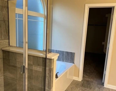 504 Christie Crossing - Photo Thumbnail 12