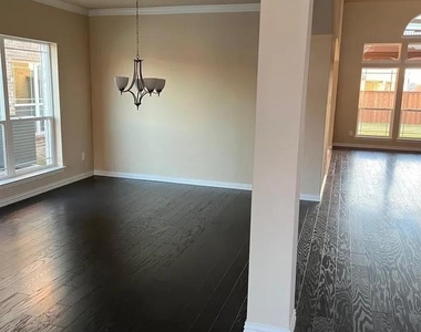 504 Christie Crossing - Photo Thumbnail 2