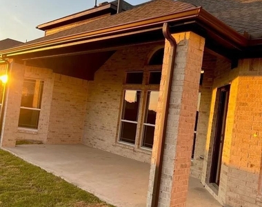 504 Christie Crossing - Photo Thumbnail 8