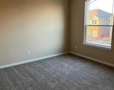 504 Christie Crossing - Photo Thumbnail 20