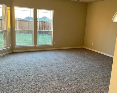504 Christie Crossing - Photo Thumbnail 11