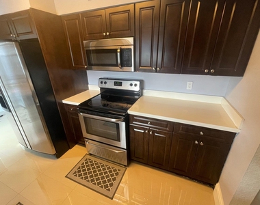 6456 Custer Street - Photo Thumbnail 10