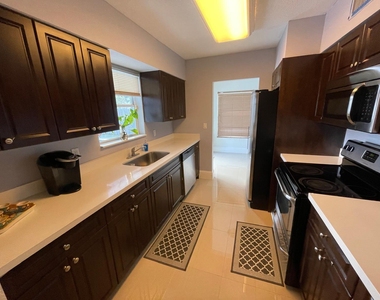 6456 Custer Street - Photo Thumbnail 12