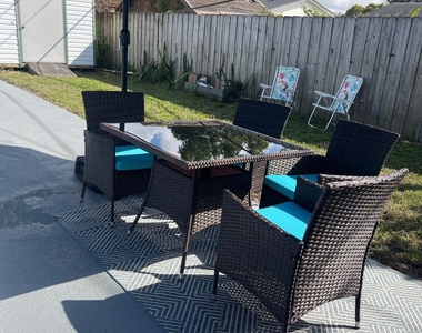 6456 Custer Street - Photo Thumbnail 5