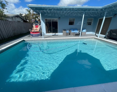 6456 Custer Street - Photo Thumbnail 9